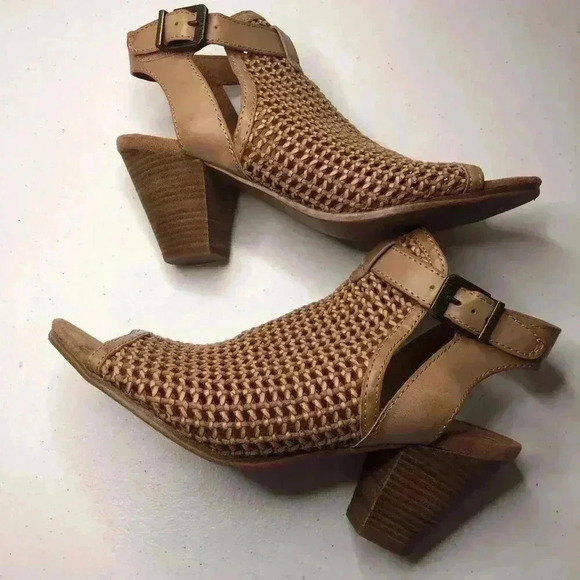 Baretraps Rekita Ladies 9M sandals hook and loop closure peep toe NWOB - Picture 1 of 7